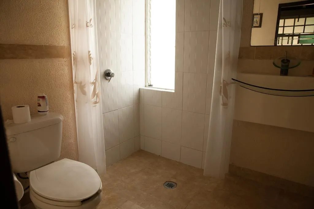 فندق Casa Alphela بلايا ديل كارمن 2*,